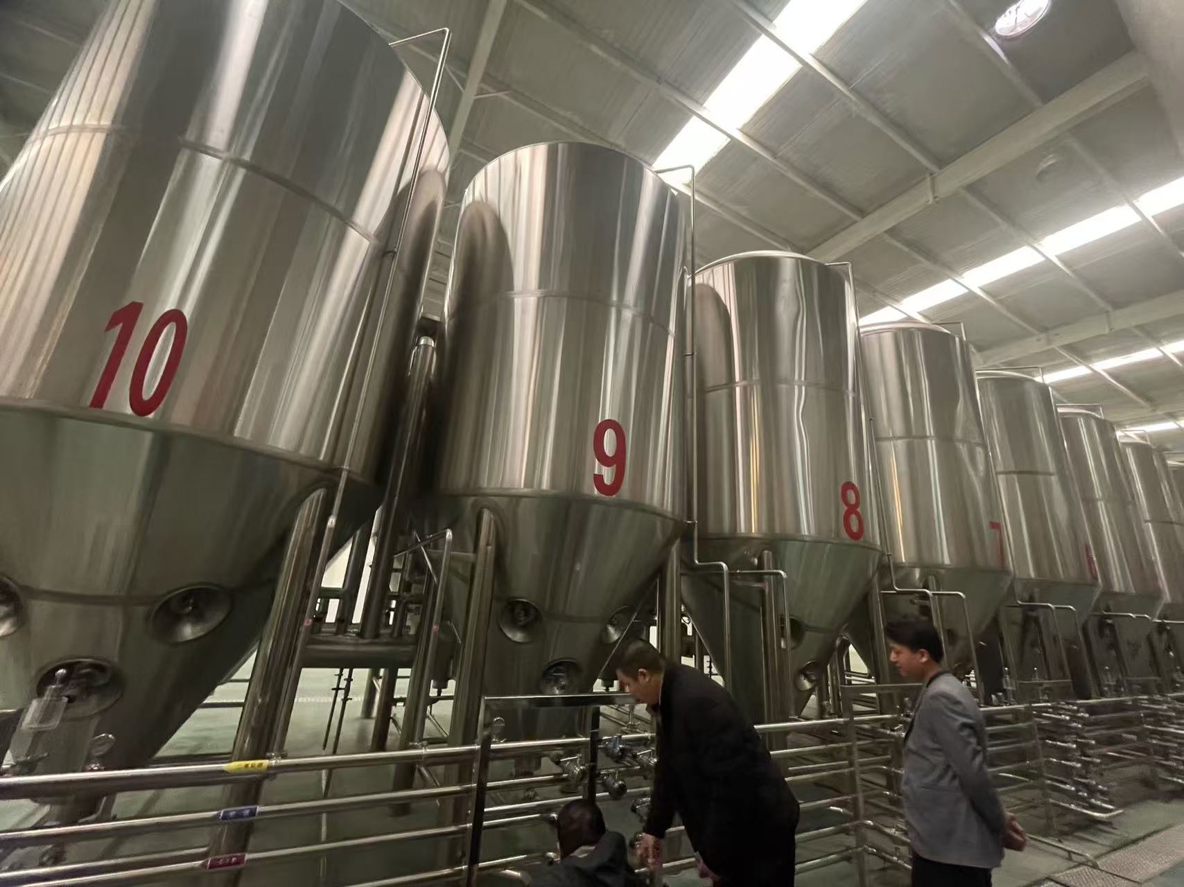 渭滨精酿啤酒设备厂—平面布置、设备设计、制造、调试、培训等一条龙服务